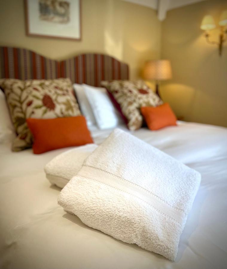 The Kings Head Hotel ดอร์กิง ภายนอก รูปภาพ