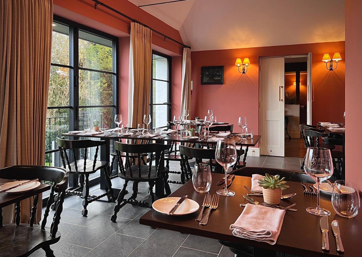 The Kings Head Hotel ดอร์กิง ภายนอก รูปภาพ
