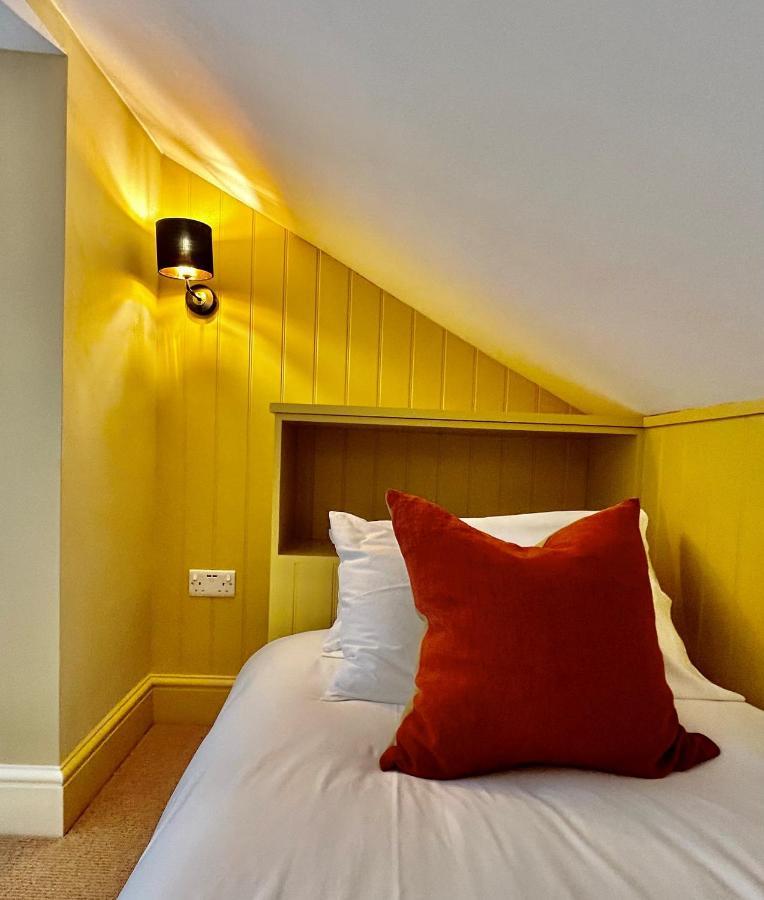 The Kings Head Hotel ดอร์กิง ภายนอก รูปภาพ